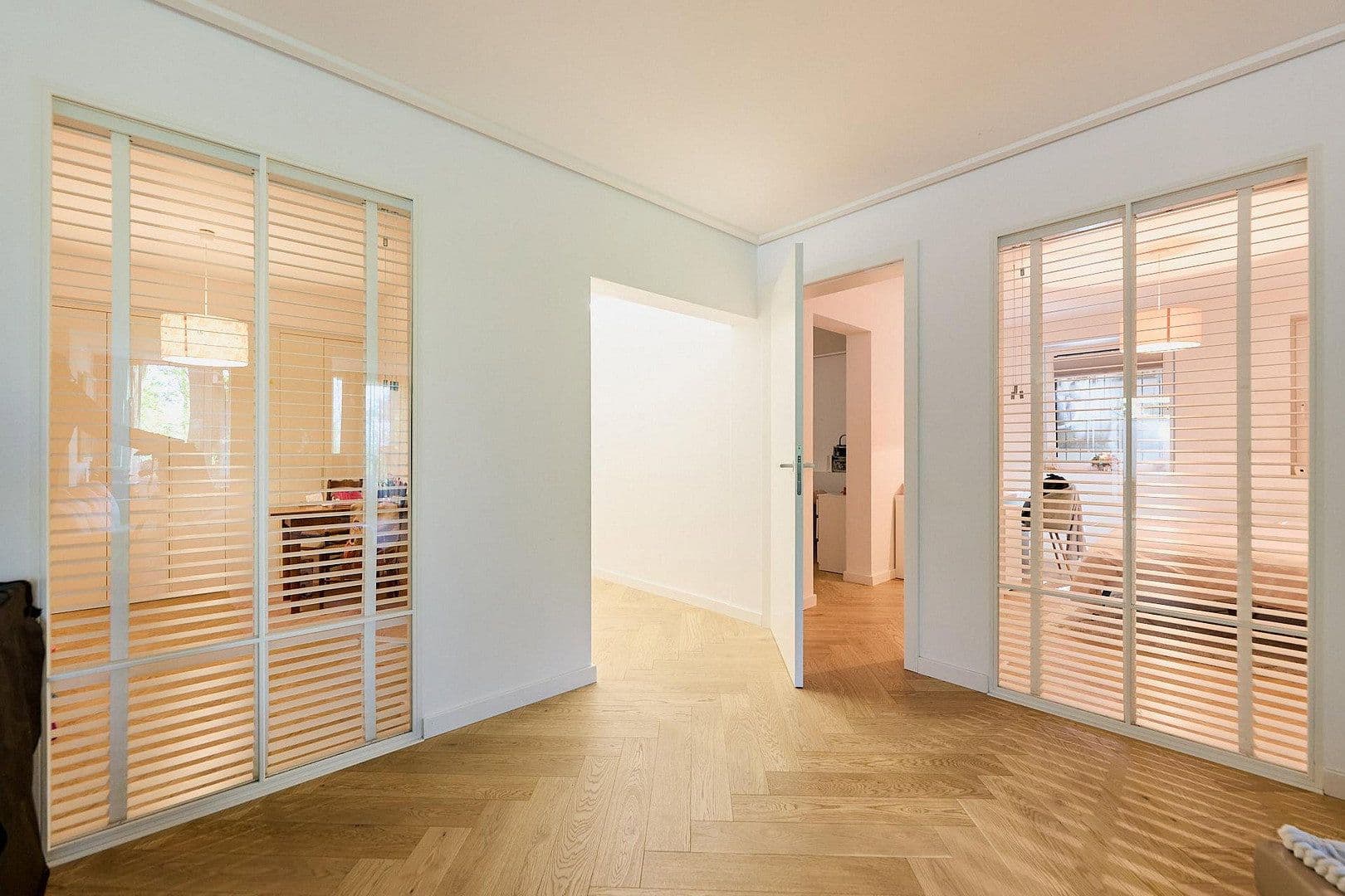 Pronájem bytu 5+1 219 m², Lakronstrasse, Düsseldorf, Severní Porýní-Vestfálsko Pronájem bytu 5+1 219 m², Lakronstrasse, Düsseldorf, Severní Porýní-Vestfálsko