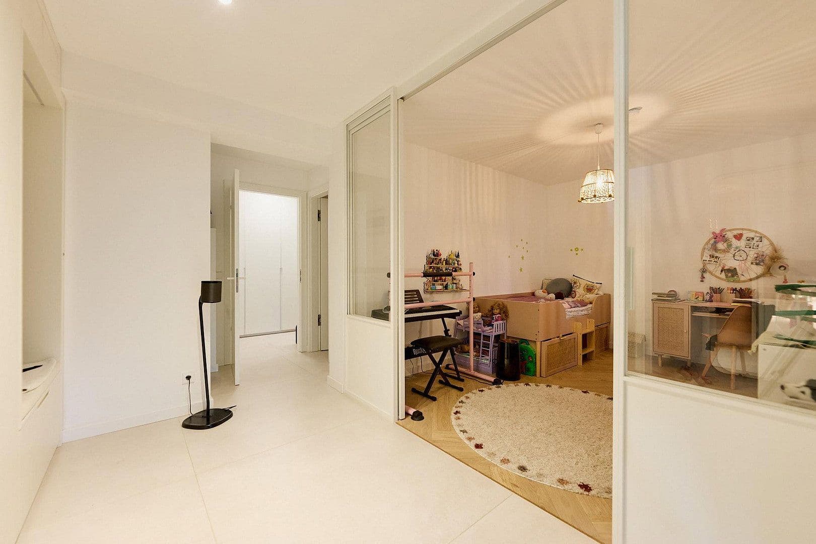 Pronájem bytu 5+1 219 m², Lakronstrasse, Düsseldorf, Severní Porýní-Vestfálsko Pronájem bytu 5+1 219 m², Lakronstrasse, Düsseldorf, Severní Porýní-Vestfálsko