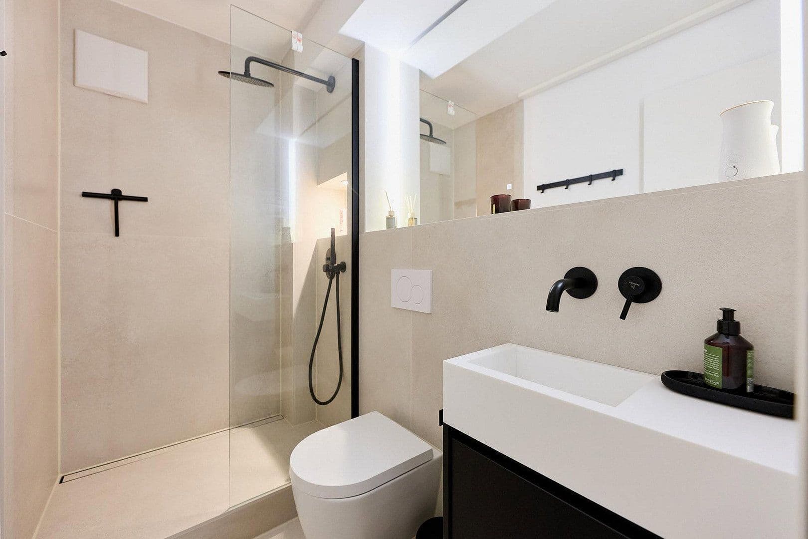 Pronájem bytu 5+1 219 m², Lakronstrasse, Düsseldorf, Severní Porýní-Vestfálsko Pronájem bytu 5+1 219 m², Lakronstrasse, Düsseldorf, Severní Porýní-Vestfálsko