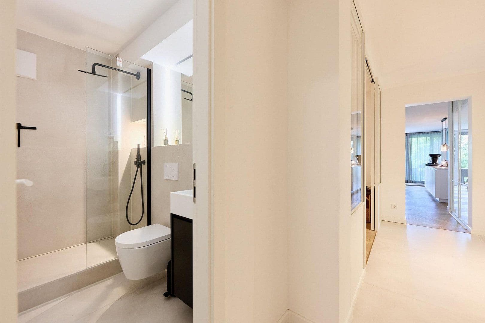 Pronájem bytu 5+1 219 m², Lakronstrasse, Düsseldorf, Severní Porýní-Vestfálsko Pronájem bytu 5+1 219 m², Lakronstrasse, Düsseldorf, Severní Porýní-Vestfálsko