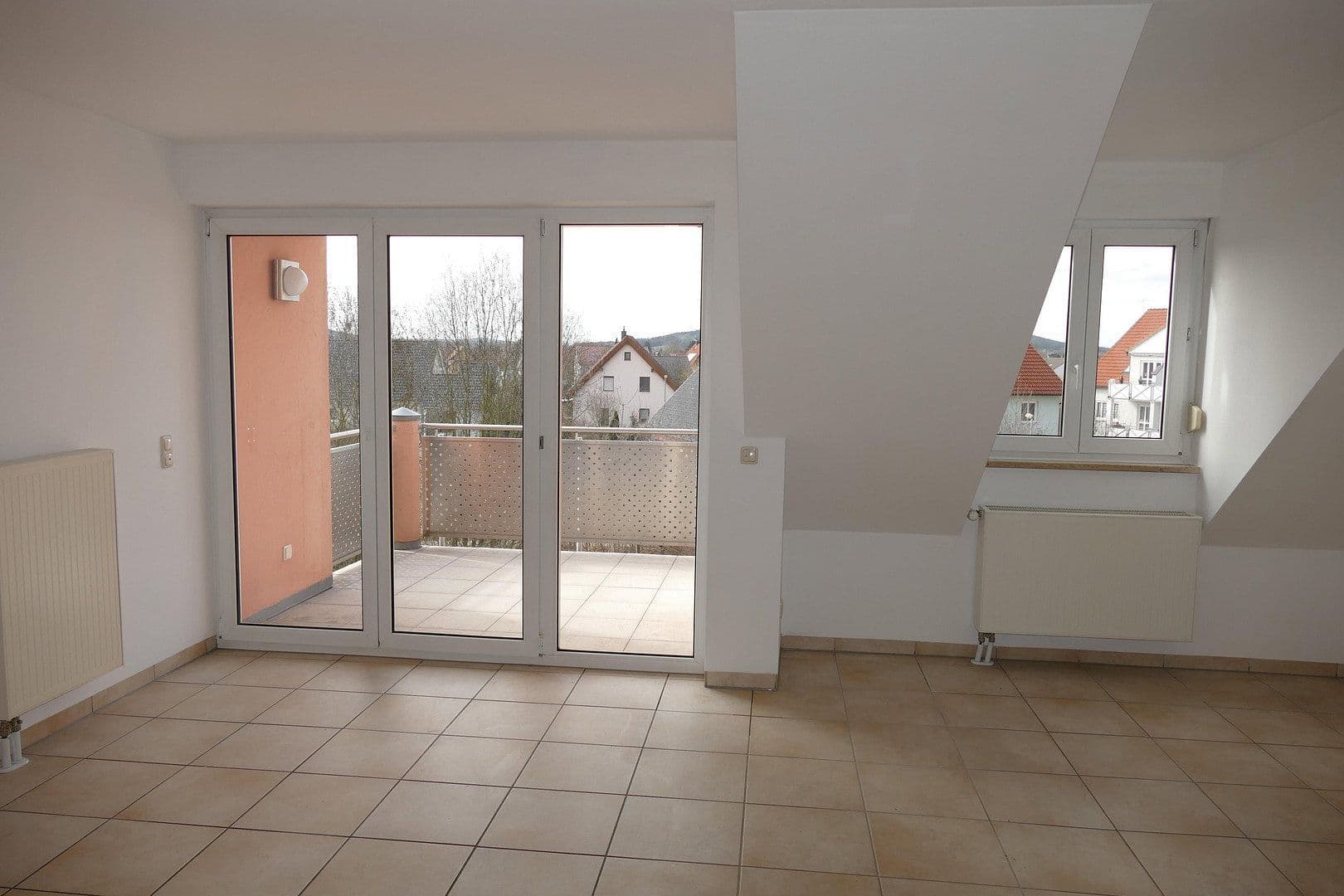 Pronájem bytu 4+1 116 m², Marienstraße 11, Hirschaid, Bavorsko Pronájem bytu 4+1 116 m², Marienstraße 11, Hirschaid, Bavorsko