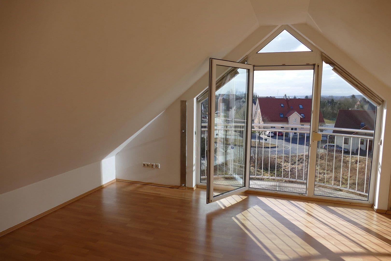 Pronájem bytu 4+1 116 m², Marienstraße 11, Hirschaid, Bavorsko Pronájem bytu 4+1 116 m², Marienstraße 11, Hirschaid, Bavorsko