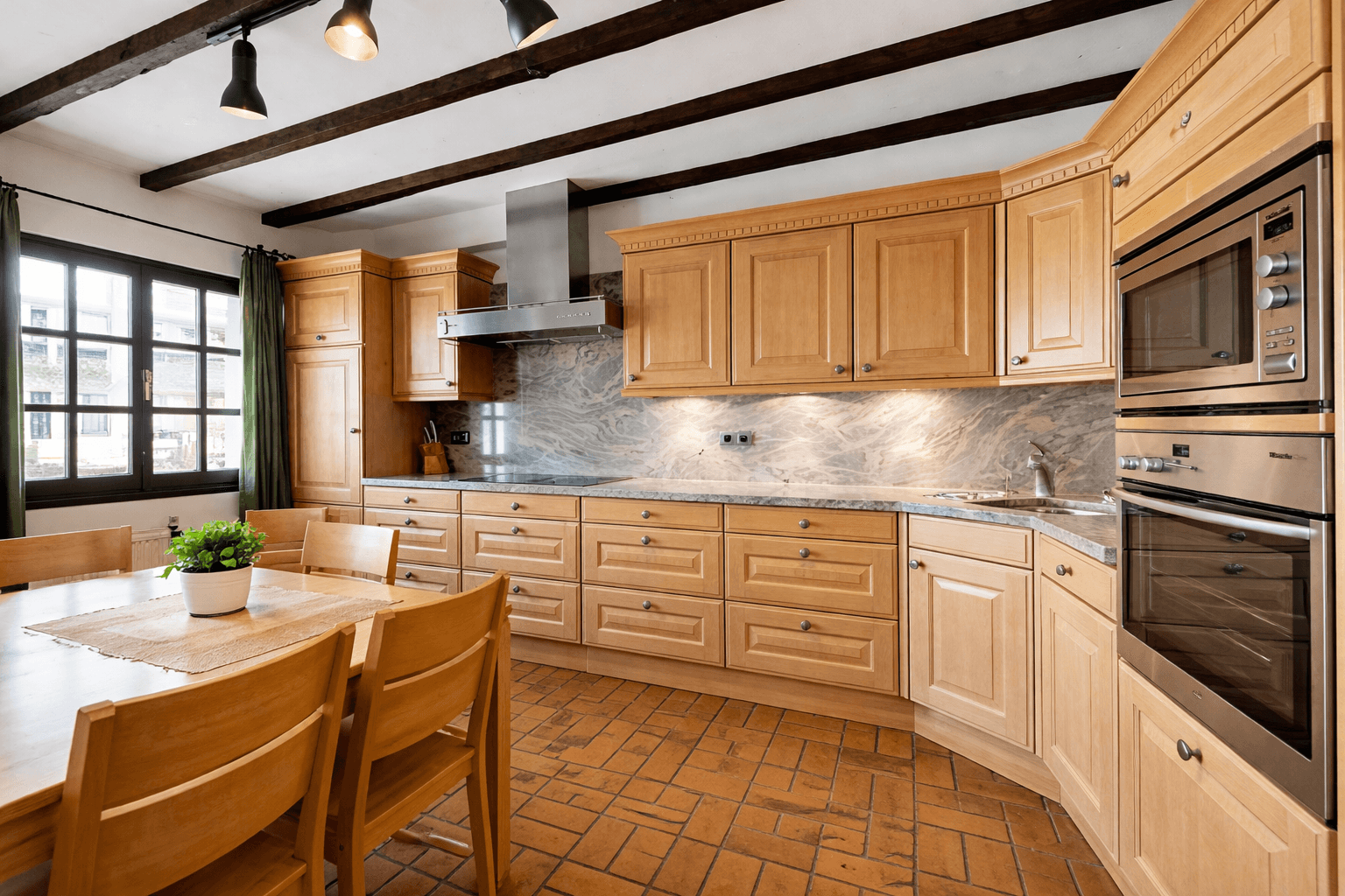Prodej domu 400 m², pozemek 1.120 m², Euskirchener Str. 37, Nettersheim, Severní Porýní-Vestfálsko Prodej domu 400 m², pozemek 1.120 m², Euskirchener Str. 37, Nettersheim, Severní Porýní-Vestfálsko