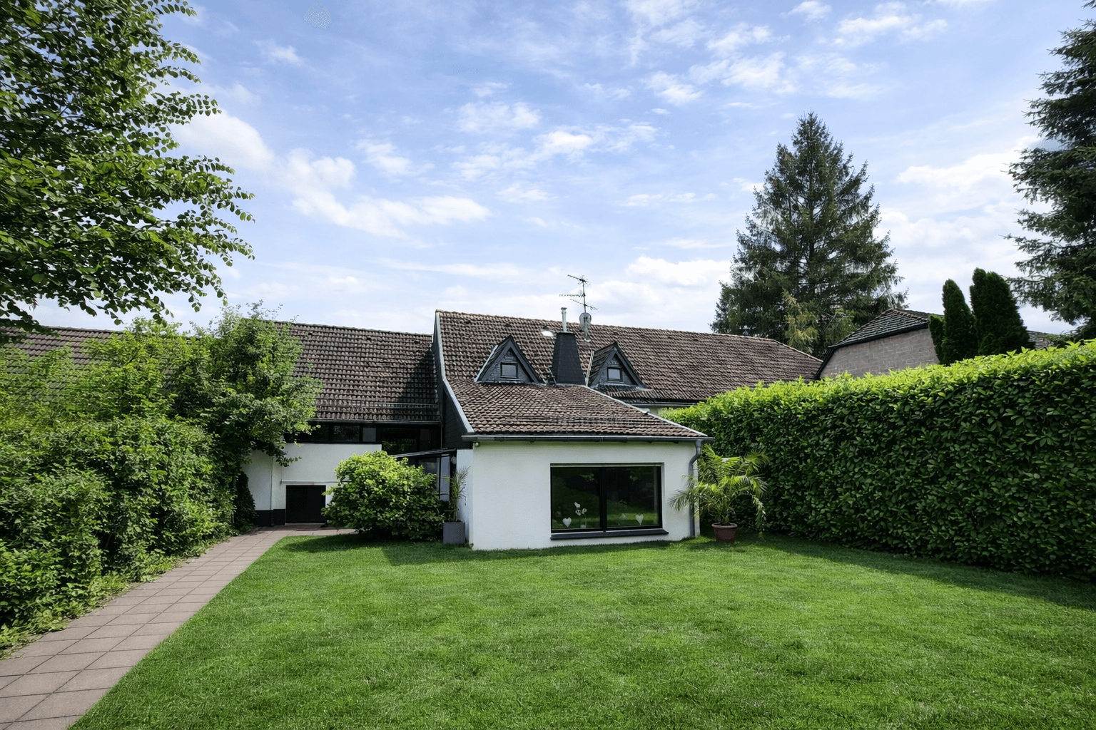 Prodej domu 400 m², pozemek 1.120 m², Euskirchener Str. 37, Nettersheim, Severní Porýní-Vestfálsko Prodej domu 400 m², pozemek 1.120 m², Euskirchener Str. 37, Nettersheim, Severní Porýní-Vestfálsko