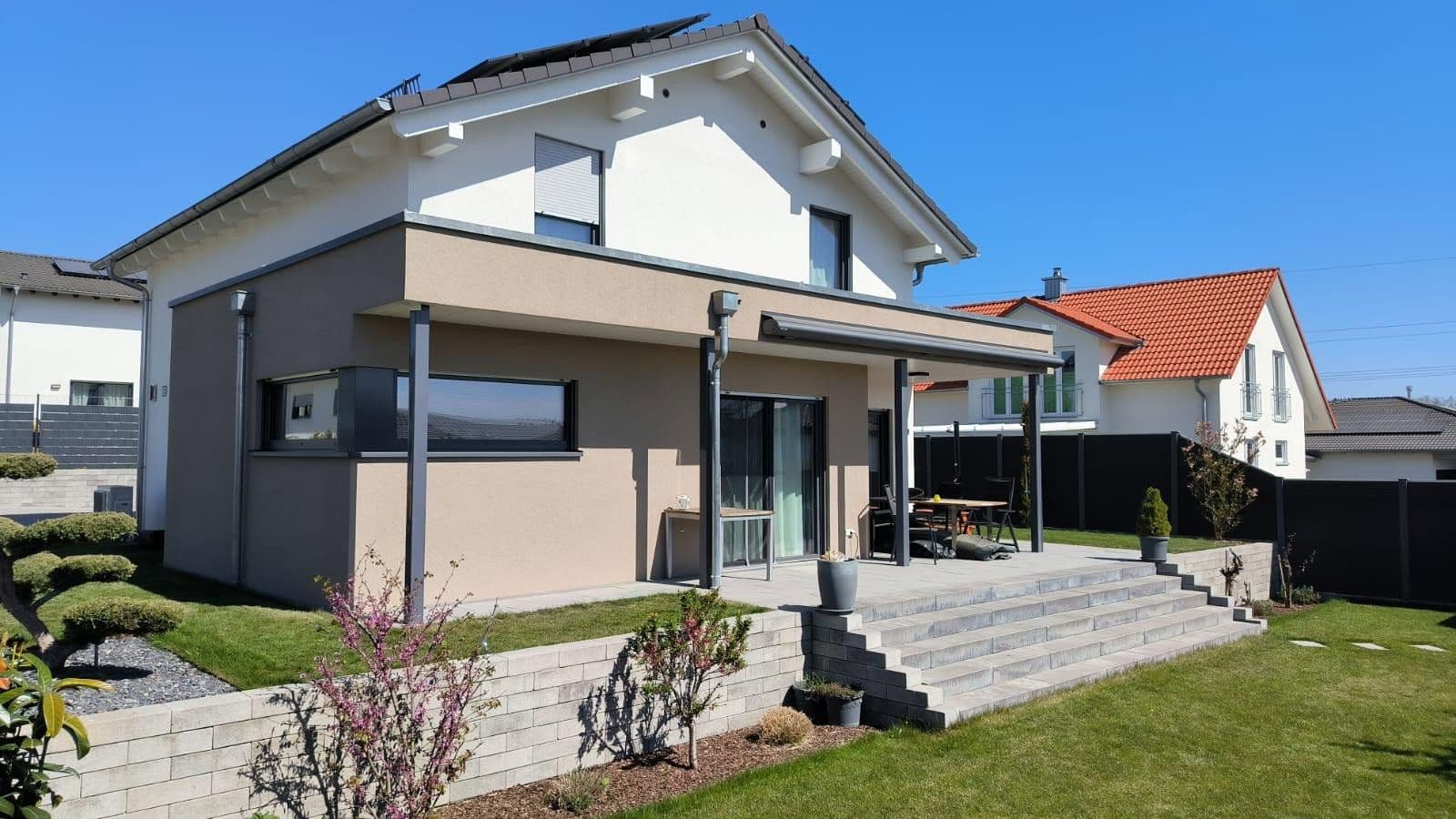 Prodej domu 156 m², pozemek 543 m², Sandbühl 22, Bingen, Bádensko-Württembersko Prodej domu 156 m², pozemek 543 m², Sandbühl 22, Bingen, Bádensko-Württembersko