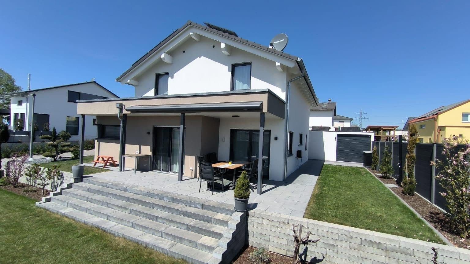 Prodej domu 156 m², pozemek 543 m², Sandbühl 22, Bingen, Bádensko-Württembersko Prodej domu 156 m², pozemek 543 m², Sandbühl 22, Bingen, Bádensko-Württembersko