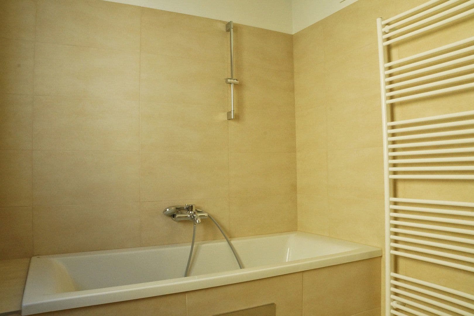 Pronájem garáže 8 m², Gersthoferstrasse 9, Wien, Wien Pronájem garáže 8 m², Gersthoferstrasse 9, Wien, Wien