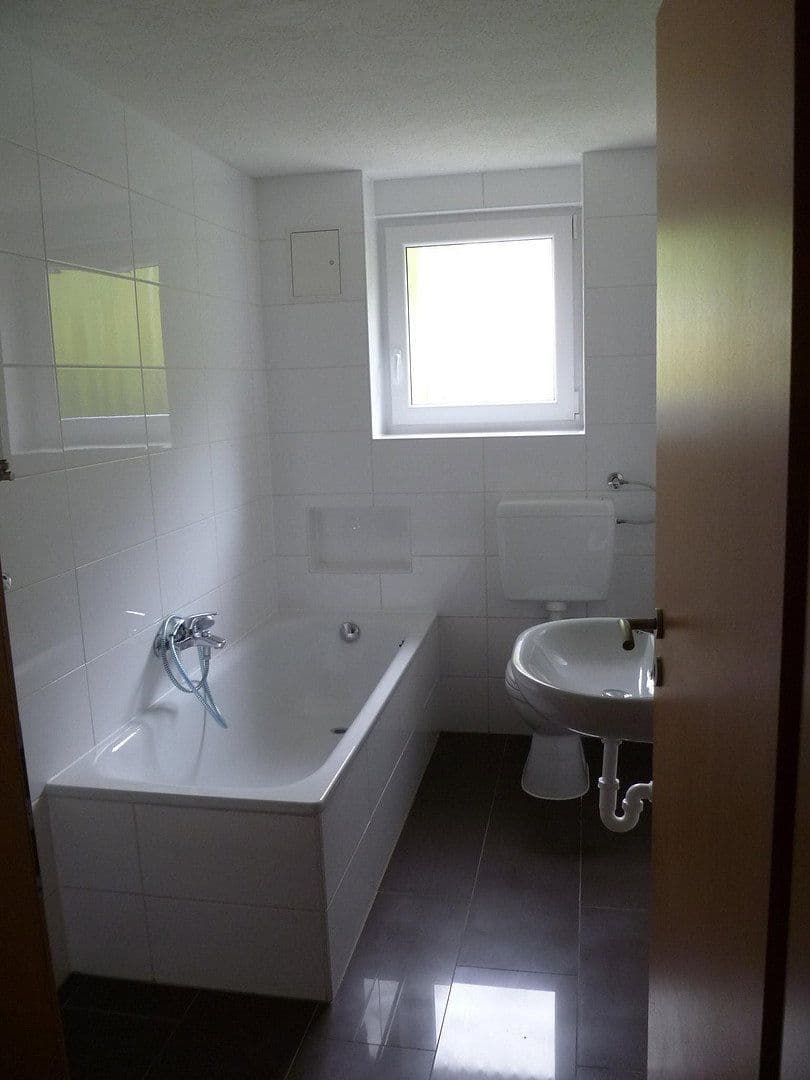 Pronájem bytu 3+1 68 m², Höfen an der Enz, Bádensko-Württembersko Pronájem bytu 3+1 68 m², Höfen an der Enz, Bádensko-Württembersko