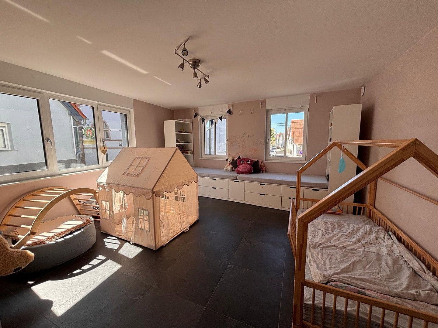 Pronájem bytu 4+1 123 m², Darmstadt, Hessen Pronájem bytu 4+1 123 m², Darmstadt, Hessen