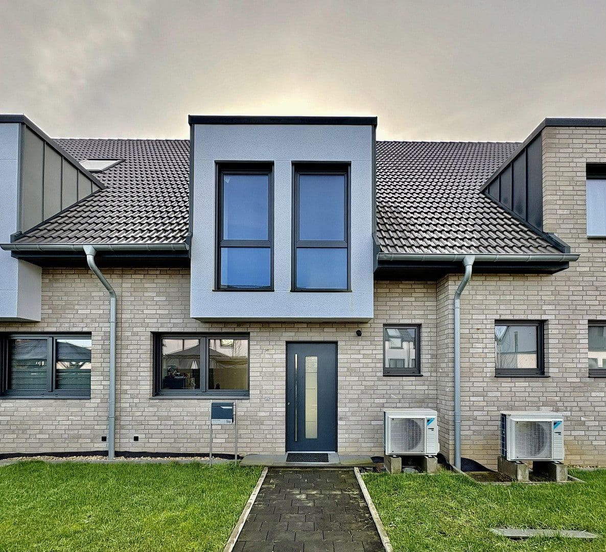 Prodej domu 179 m², pozemek 240 m², Willich, Severní Porýní-Vestfálsko Prodej domu 179 m², pozemek 240 m², Willich, Severní Porýní-Vestfálsko
