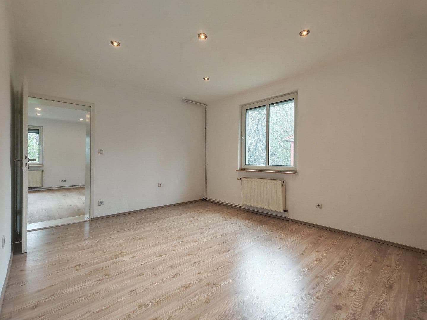 Prodej bytu 4+1 84 m², Ernststr.89, Berlin, Berlín Prodej bytu 4+1 84 m², Ernststr.89, Berlin, Berlín