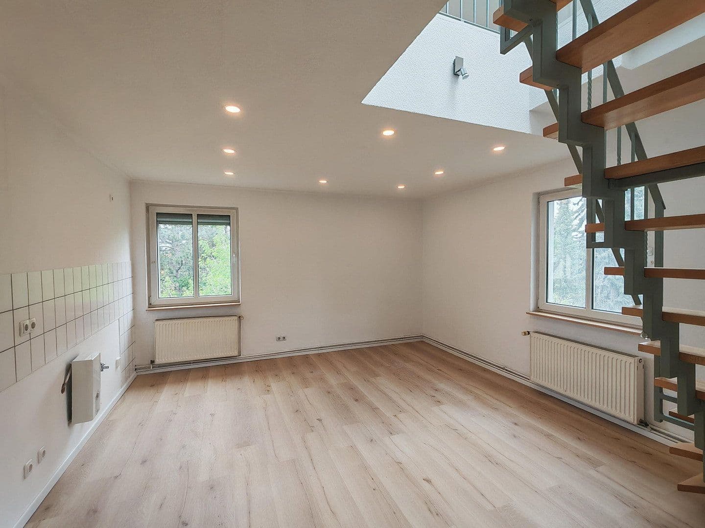 Prodej bytu 4+1 84 m², Ernststr.89, Berlin, Berlín Prodej bytu 4+1 84 m², Ernststr.89, Berlin, Berlín