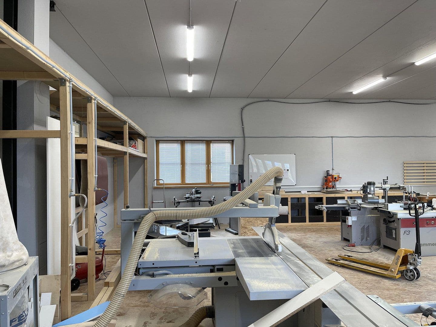 Pronájem nebytového prostoru 160 m², Uffing, Bavorsko Pronájem nebytového prostoru 160 m², Uffing, Bavorsko