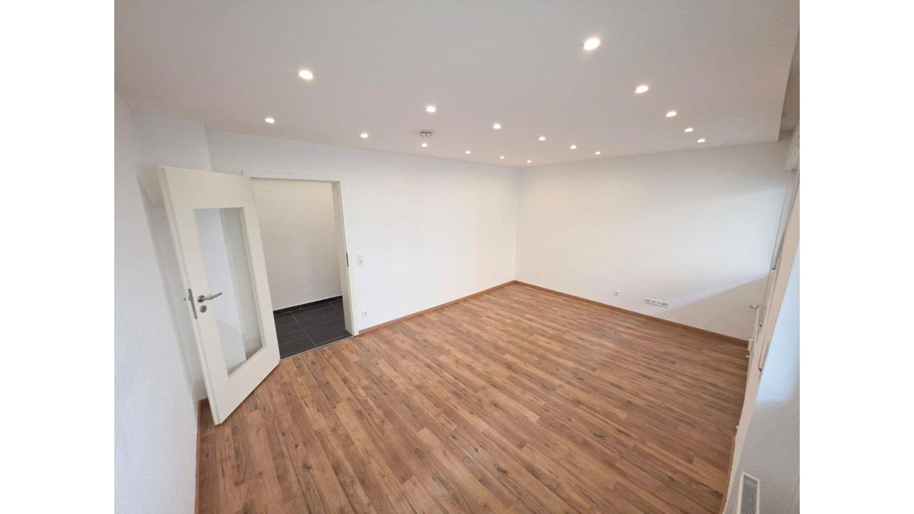 Prodej bytu 1+1 29 m², Karlsruhe, Bádensko-Württembersko Prodej bytu 1+1 29 m², Karlsruhe, Bádensko-Württembersko