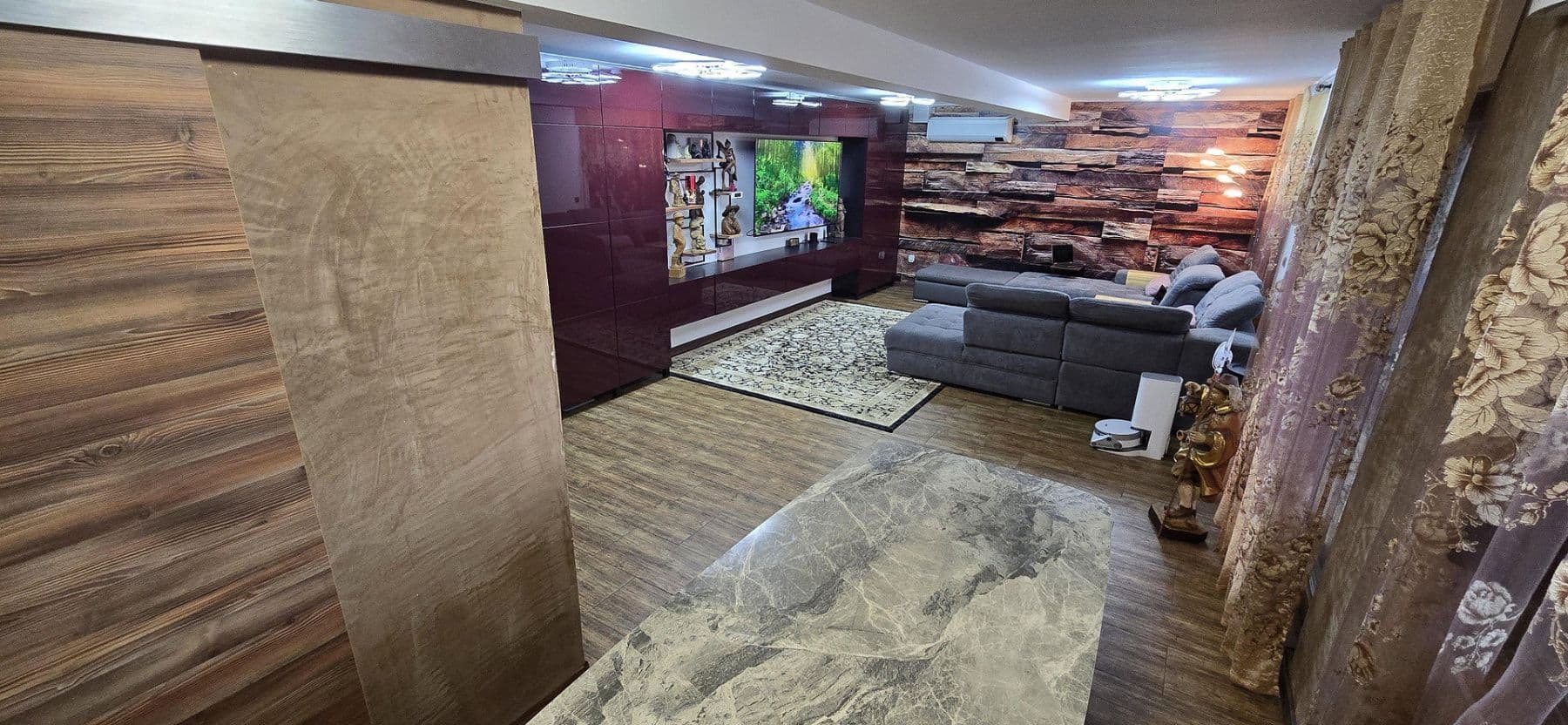 Prodej nebytového prostoru 1.496 m², Leingarten, Bádensko-Württembersko Prodej nebytového prostoru 1.496 m², Leingarten, Bádensko-Württembersko