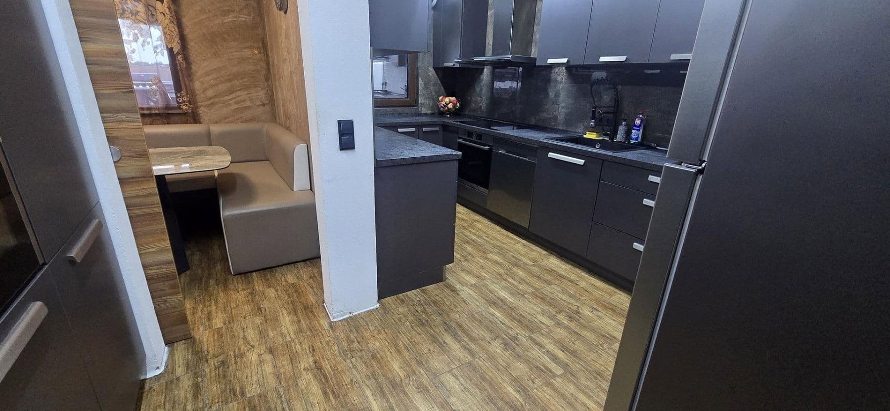 Prodej nebytového prostoru 1.496 m², Leingarten, Bádensko-Württembersko Prodej nebytového prostoru 1.496 m², Leingarten, Bádensko-Württembersko
