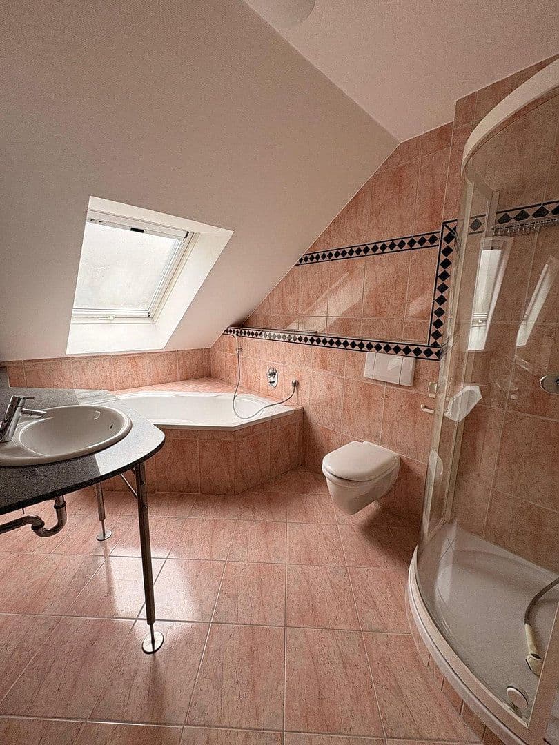 Pronájem bytu 4+1 134 m², Würzburg Oberdürrbach, Bavorsko Pronájem bytu 4+1 134 m², Würzburg Oberdürrbach, Bavorsko