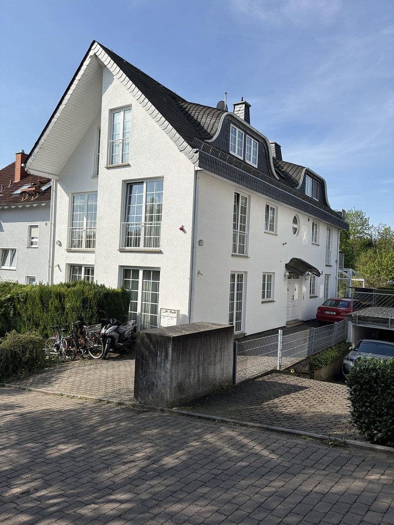 Pronájem bytu 4+1 119 m², Frankfurt am Main, Hessen Pronájem bytu 4+1 119 m², Frankfurt am Main, Hessen