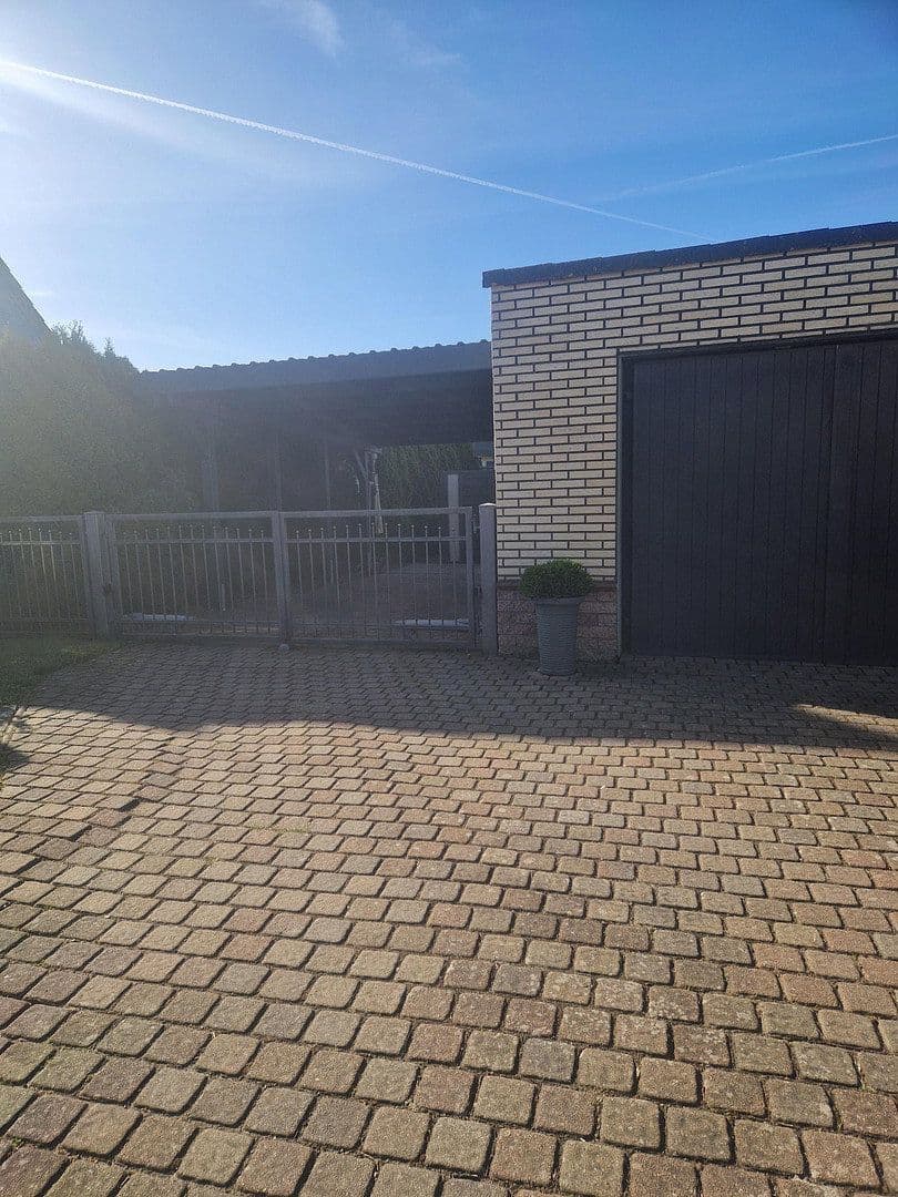 Prodej domu 122 m², pozemek 656 m², Hohe Börde, Sasko-Anhaltsko Prodej domu 122 m², pozemek 656 m², Hohe Börde, Sasko-Anhaltsko