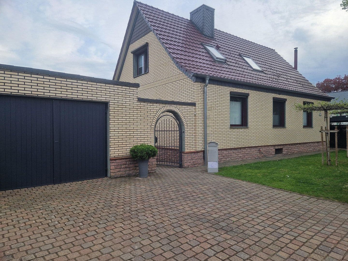 Prodej domu 122 m², pozemek 656 m², Hohe Börde, Sasko-Anhaltsko Prodej domu 122 m², pozemek 656 m², Hohe Börde, Sasko-Anhaltsko