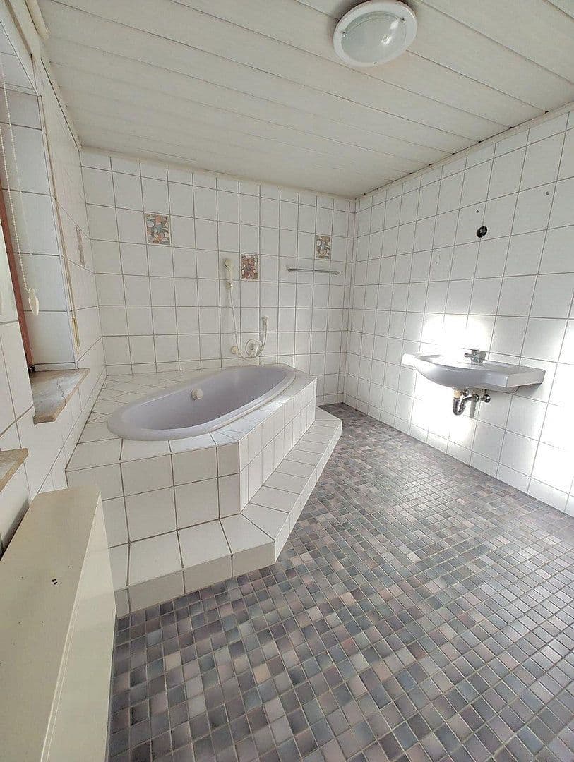 Prodej domu 294 m², pozemek 822 m², Östringen, Bádensko-Württembersko Prodej domu 294 m², pozemek 822 m², Östringen, Bádensko-Württembersko