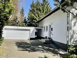 Prodej domu 220 m², pozemek 2.070 m², Mutzer Strasse, Bergisch Gladbach, Severní Porýní-Vestfálsko Prodej domu 220 m², pozemek 2.070 m², Mutzer Strasse, Bergisch Gladbach, Severní Porýní-Vestfálsko