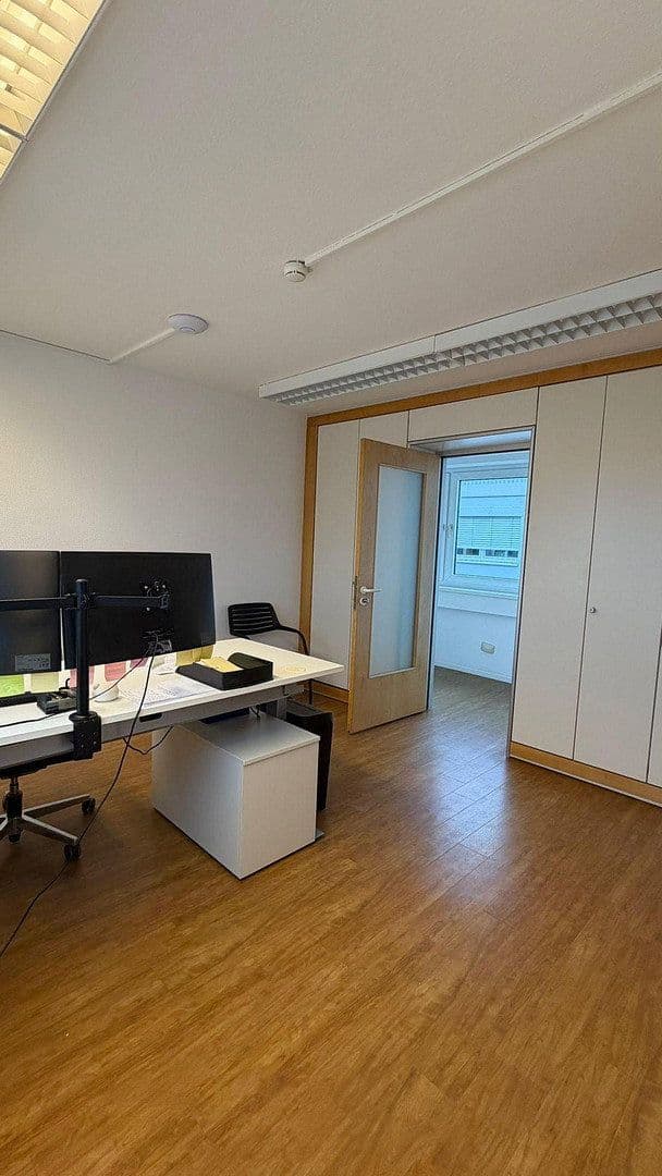Pronájem kanceláře 932 m², Fußgönheim, Porýní-Falc Pronájem kanceláře 932 m², Fußgönheim, Porýní-Falc