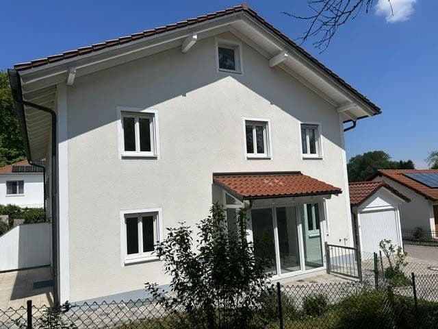 Prodej domu 150 m², pozemek 291 m², Brunnenstraße 2, Ottenhofen, Bavorsko Prodej domu 150 m², pozemek 291 m², Brunnenstraße 2, Ottenhofen, Bavorsko