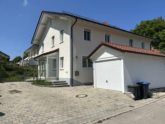 Prodej domu 150 m², pozemek 291 m², Brunnenstraße 2, Ottenhofen, Bavorsko Prodej domu 150 m², pozemek 291 m², Brunnenstraße 2, Ottenhofen, Bavorsko