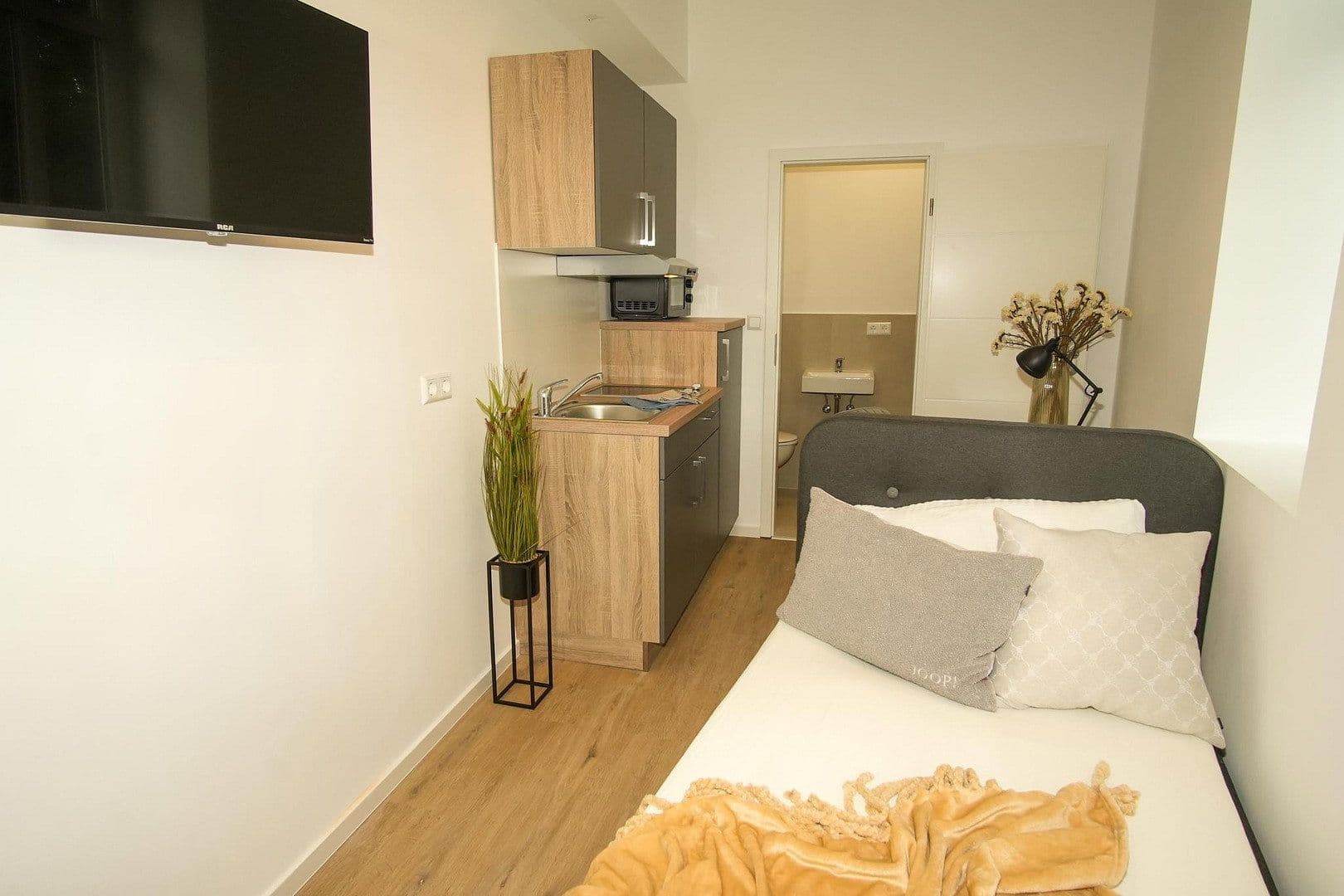 Pronájem bytu 1+1 15 m², Badener Str. 34, Karlsruhe, Bádensko-Württembersko Pronájem bytu 1+1 15 m², Badener Str. 34, Karlsruhe, Bádensko-Württembersko