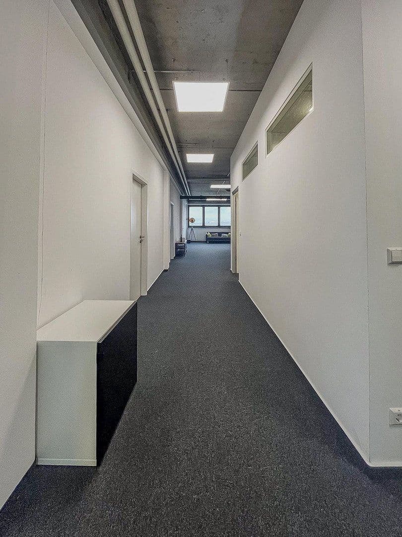 Pronájem kanceláře 230 m², Porschestrasse 2, Fellbach, Bádensko-Württembersko Pronájem kanceláře 230 m², Porschestrasse 2, Fellbach, Bádensko-Württembersko