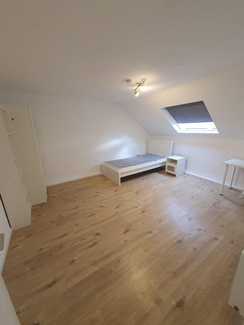 Prodej domu 315 m², pozemek 300 m², Kölnerstraße 186, Krefeld, Severní Porýní-Vestfálsko Prodej domu 315 m², pozemek 300 m², Kölnerstraße 186, Krefeld, Severní Porýní-Vestfálsko
