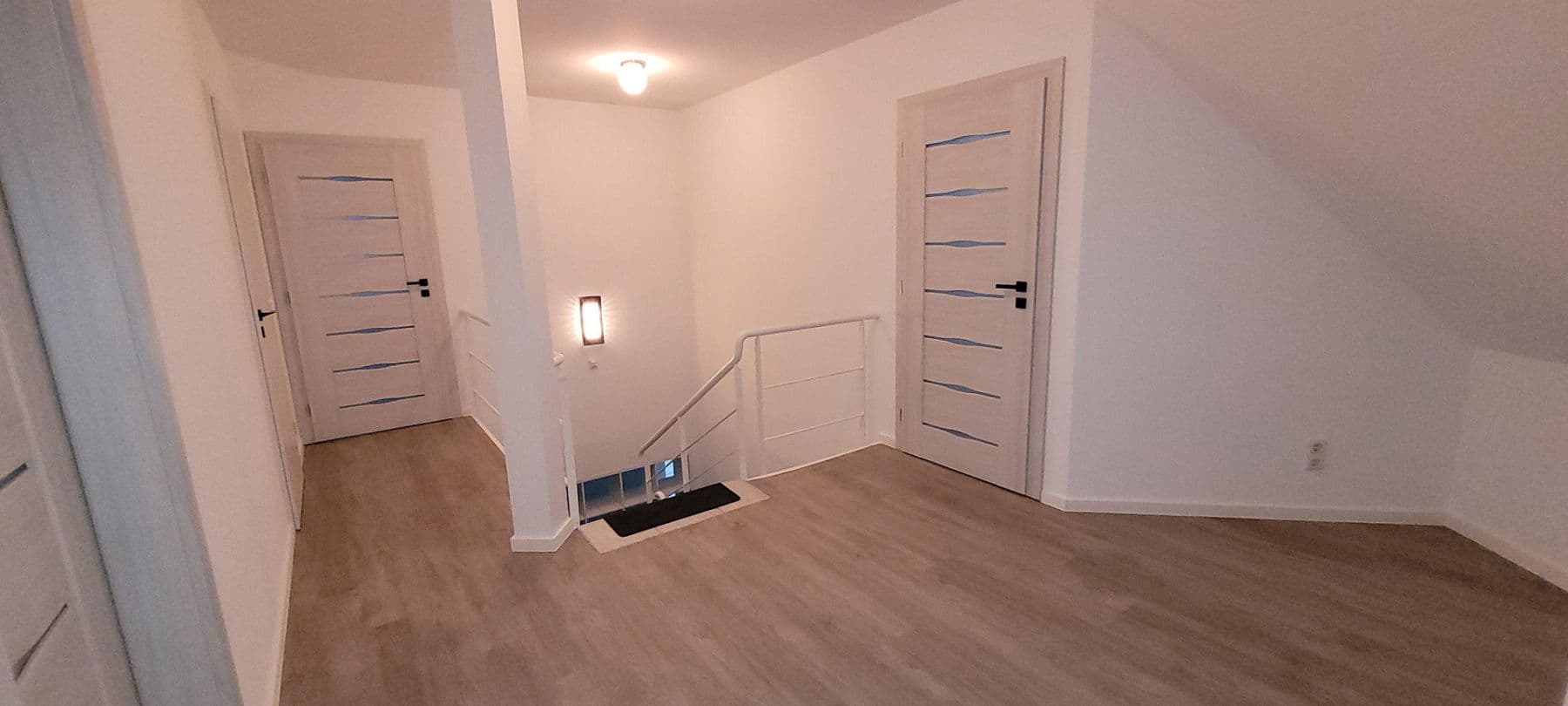 Prodej domu 250 m², pozemek 2.284 m², Schwerin, Mecklenburg-Vorpommern Prodej domu 250 m², pozemek 2.284 m², Schwerin, Mecklenburg-Vorpommern