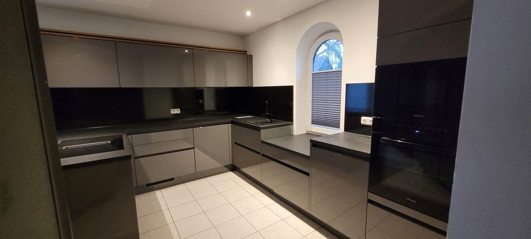 Prodej domu 250 m², pozemek 2.284 m², Schwerin, Mecklenburg-Vorpommern Prodej domu 250 m², pozemek 2.284 m², Schwerin, Mecklenburg-Vorpommern