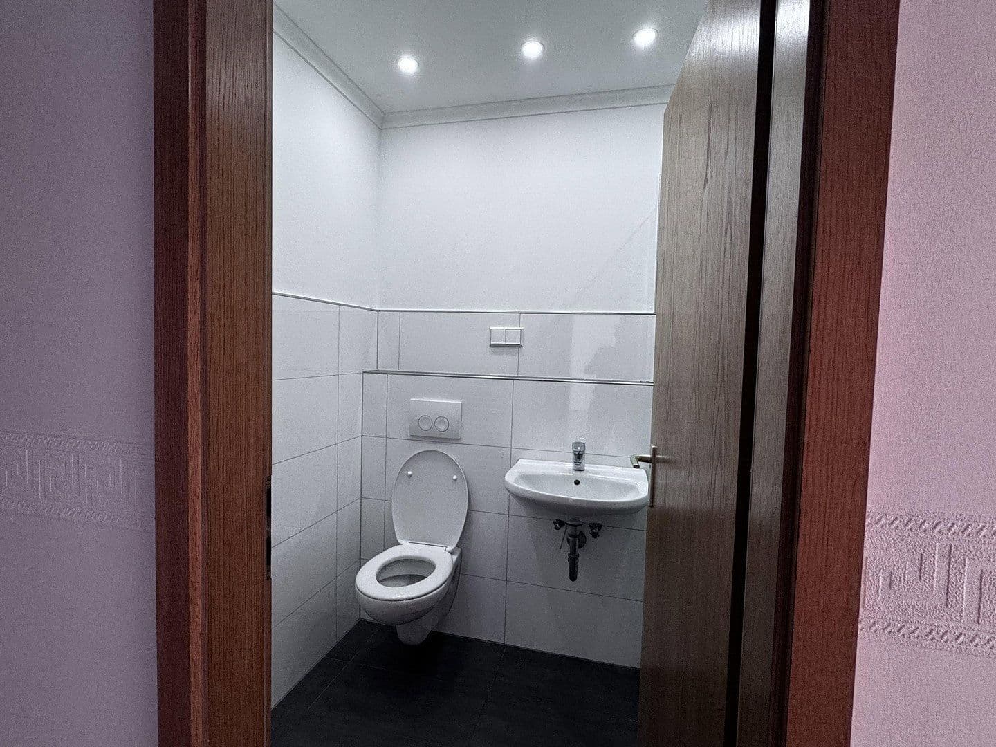 Prodej bytu 2+1 52 m², Erich-Ollenhauer Straße 270a, Wiesbaden, Hessen Prodej bytu 2+1 52 m², Erich-Ollenhauer Straße 270a, Wiesbaden, Hessen