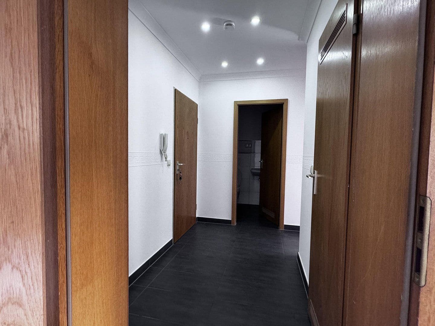 Prodej bytu 2+1 52 m², Erich-Ollenhauer Straße 270a, Wiesbaden, Hessen Prodej bytu 2+1 52 m², Erich-Ollenhauer Straße 270a, Wiesbaden, Hessen