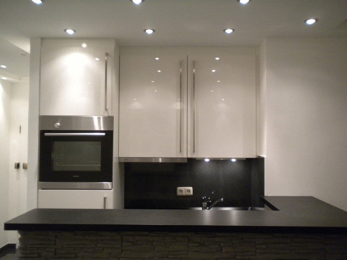 Pronájem bytu 1+1 30 m², Düsseldorf, Severní Porýní-Vestfálsko Pronájem bytu 1+1 30 m², Düsseldorf, Severní Porýní-Vestfálsko