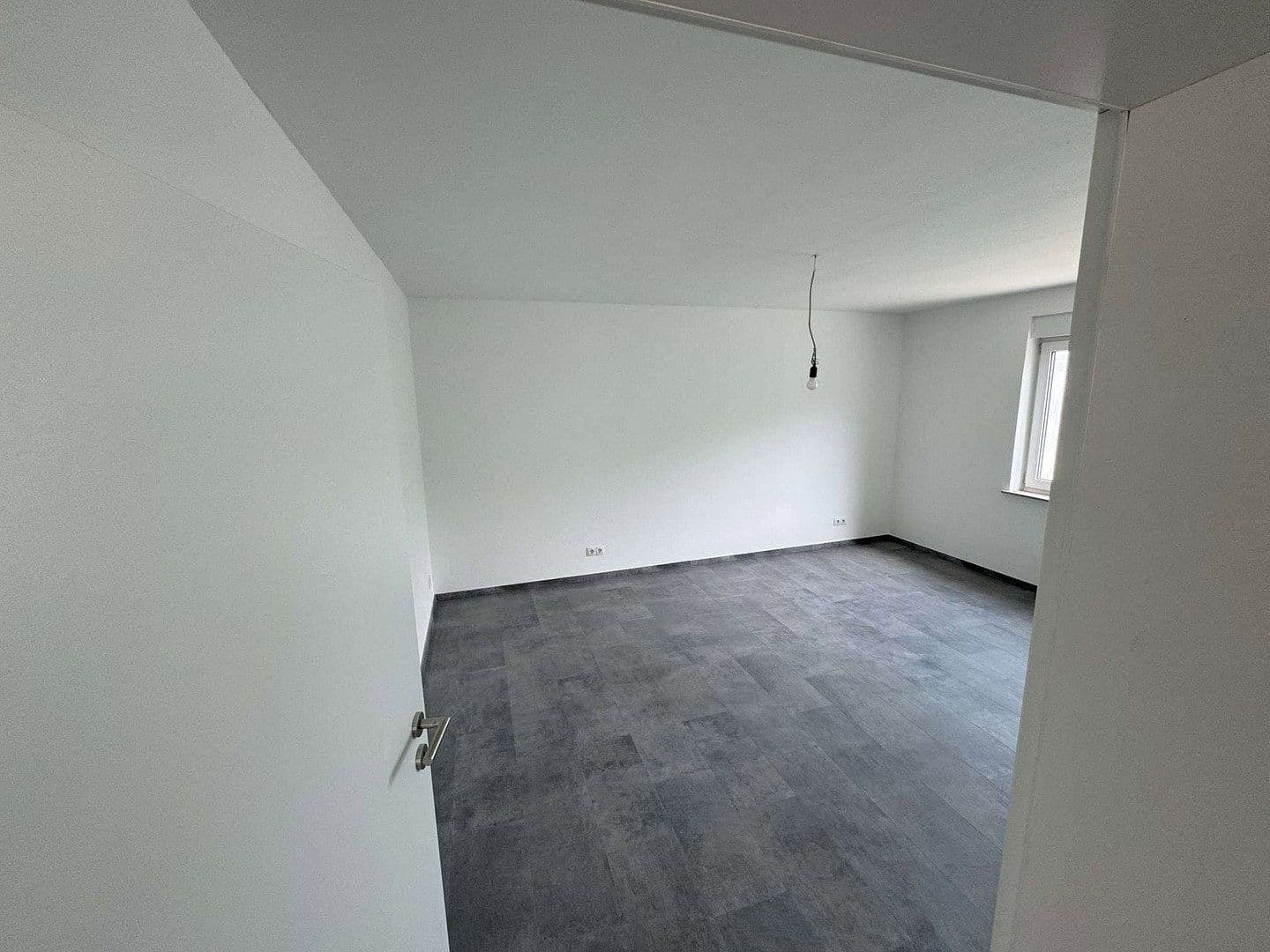 Pronájem bytu 3+1 130 m², Wehr, Porýní-Falc Pronájem bytu 3+1 130 m², Wehr, Porýní-Falc