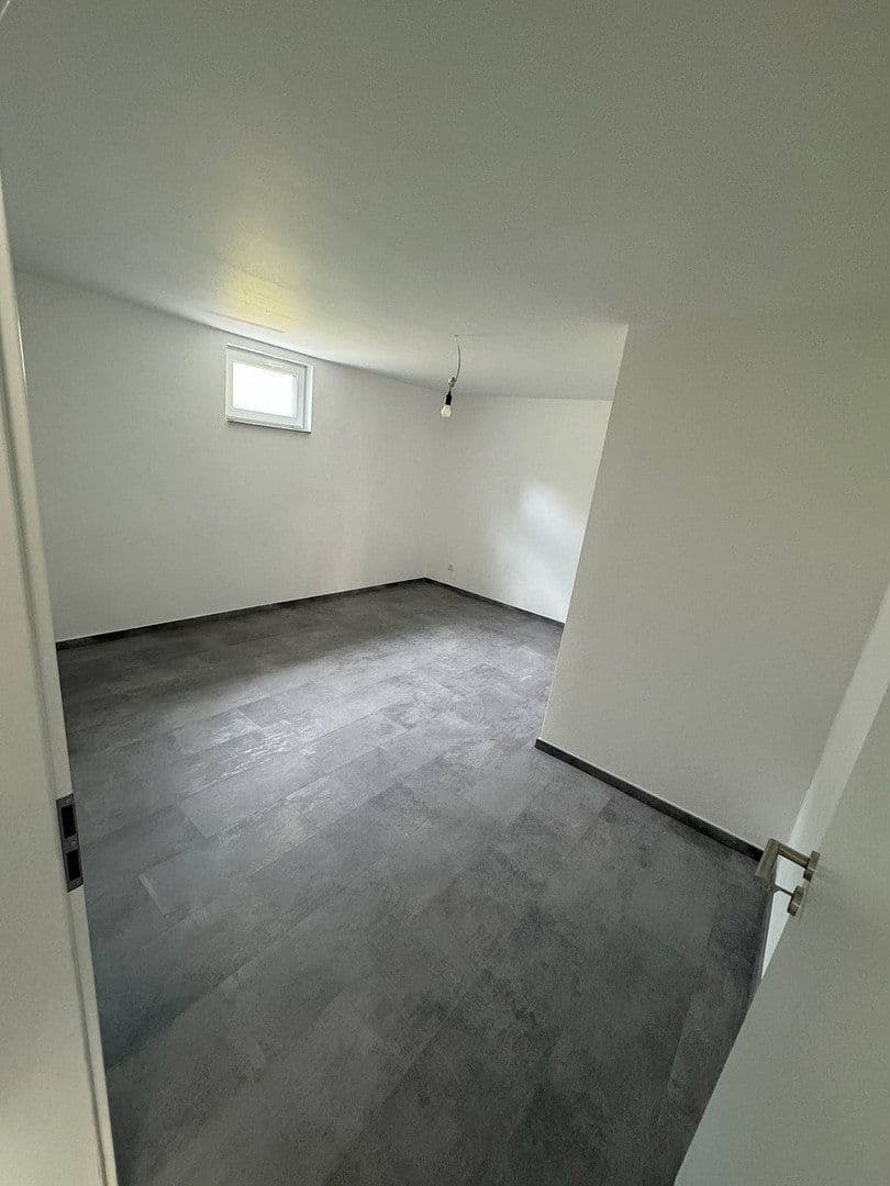 Pronájem bytu 3+1 130 m², Wehr, Porýní-Falc Pronájem bytu 3+1 130 m², Wehr, Porýní-Falc