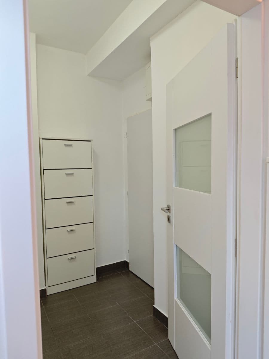 Prodej bytu 1+kk 32 m², V Okruží, Praha, Praha Prodej bytu 1+kk 32 m², V Okruží, Praha, Praha