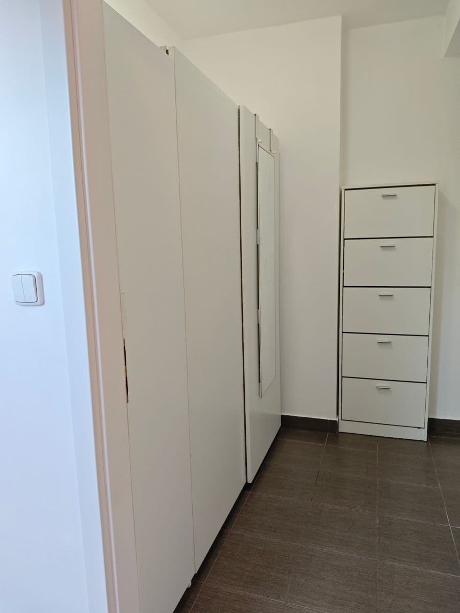 Prodej bytu 1+kk 32 m², V Okruží, Praha, Praha Prodej bytu 1+kk 32 m², V Okruží, Praha, Praha