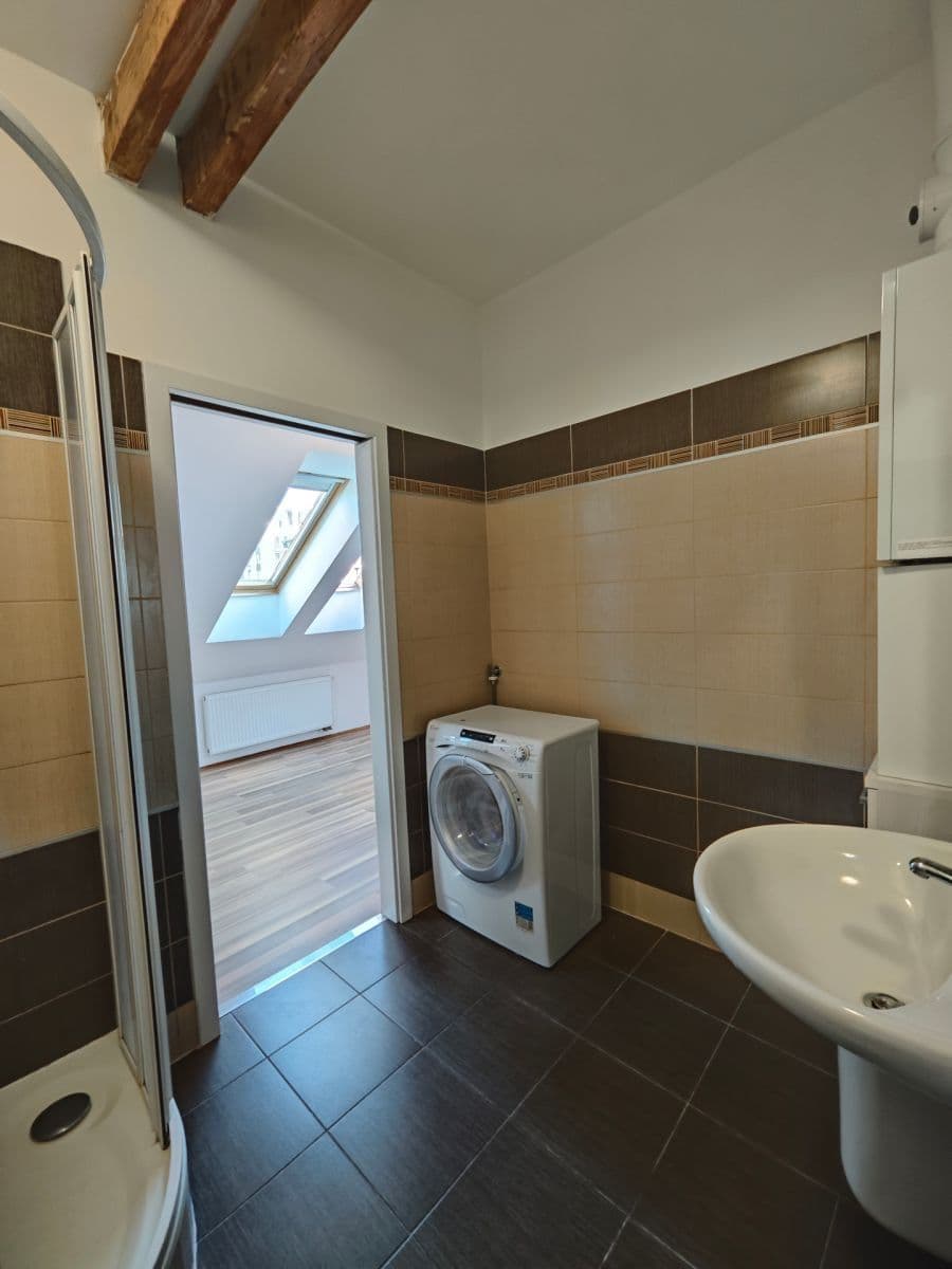 Prodej bytu 1+kk 32 m², V Okruží, Praha, Praha Prodej bytu 1+kk 32 m², V Okruží, Praha, Praha