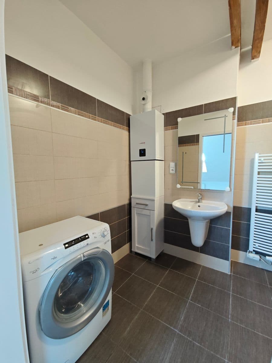 Prodej bytu 1+kk 32 m², V Okruží, Praha, Praha Prodej bytu 1+kk 32 m², V Okruží, Praha, Praha