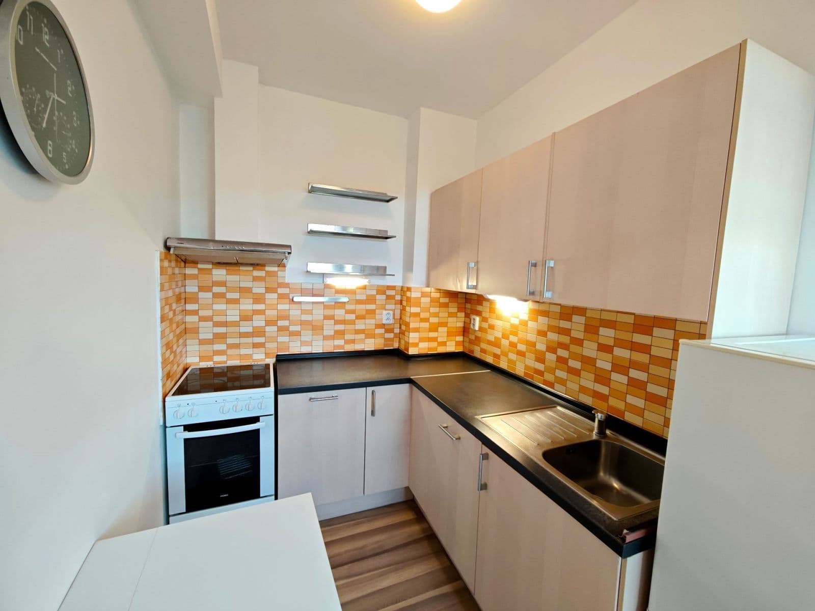 Prodej bytu 1+kk 32 m², V Okruží, Praha, Praha Prodej bytu 1+kk 32 m², V Okruží, Praha, Praha