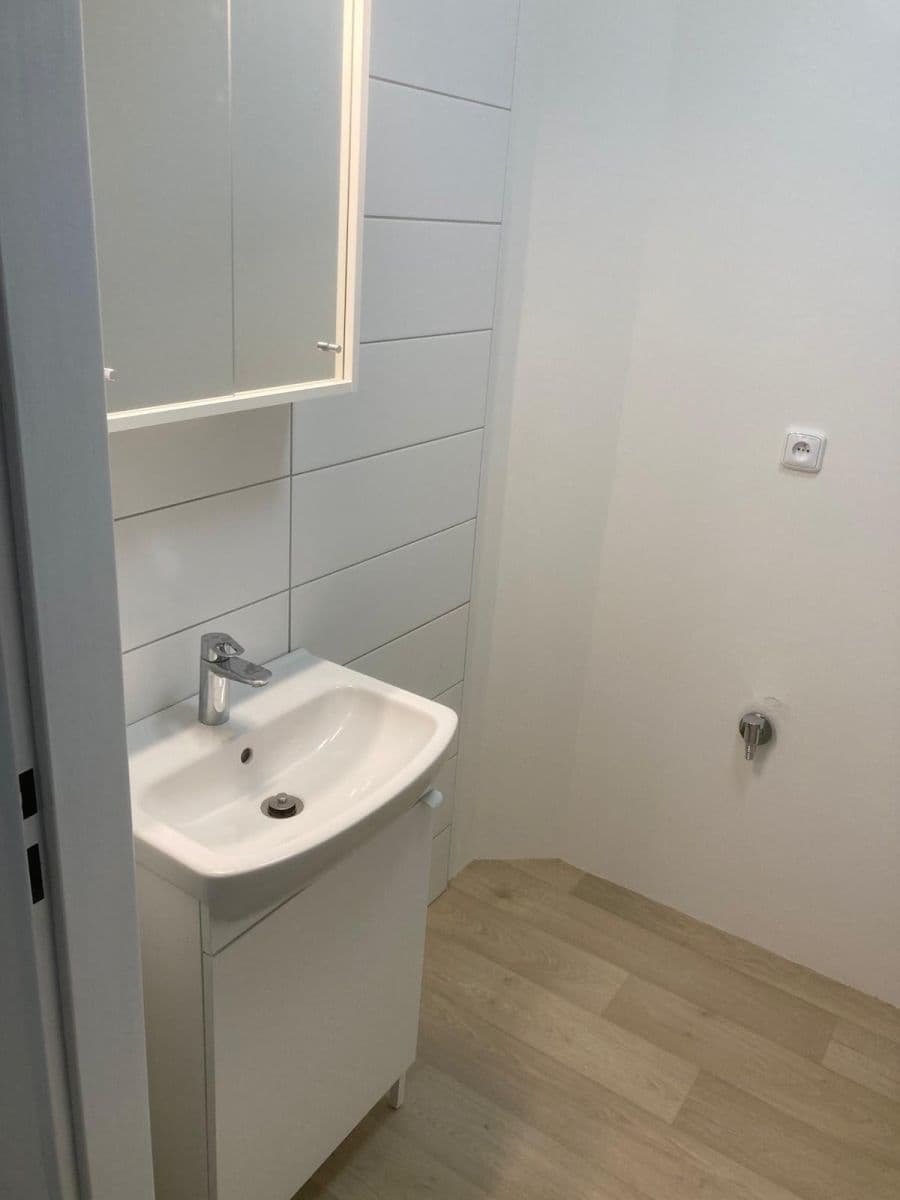 Pronájem bytu 1+kk 28 m², Oblouková, Děčín, Ústecký kraj Pronájem bytu 1+kk 28 m², Oblouková, Děčín, Ústecký kraj