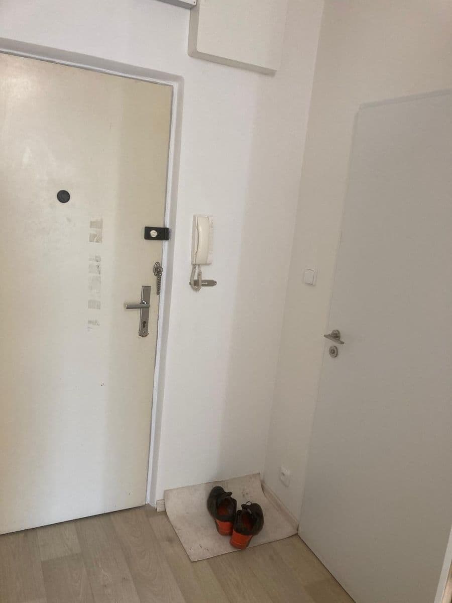 Pronájem bytu 1+kk 28 m², Oblouková, Děčín, Ústecký kraj Pronájem bytu 1+kk 28 m², Oblouková, Děčín, Ústecký kraj