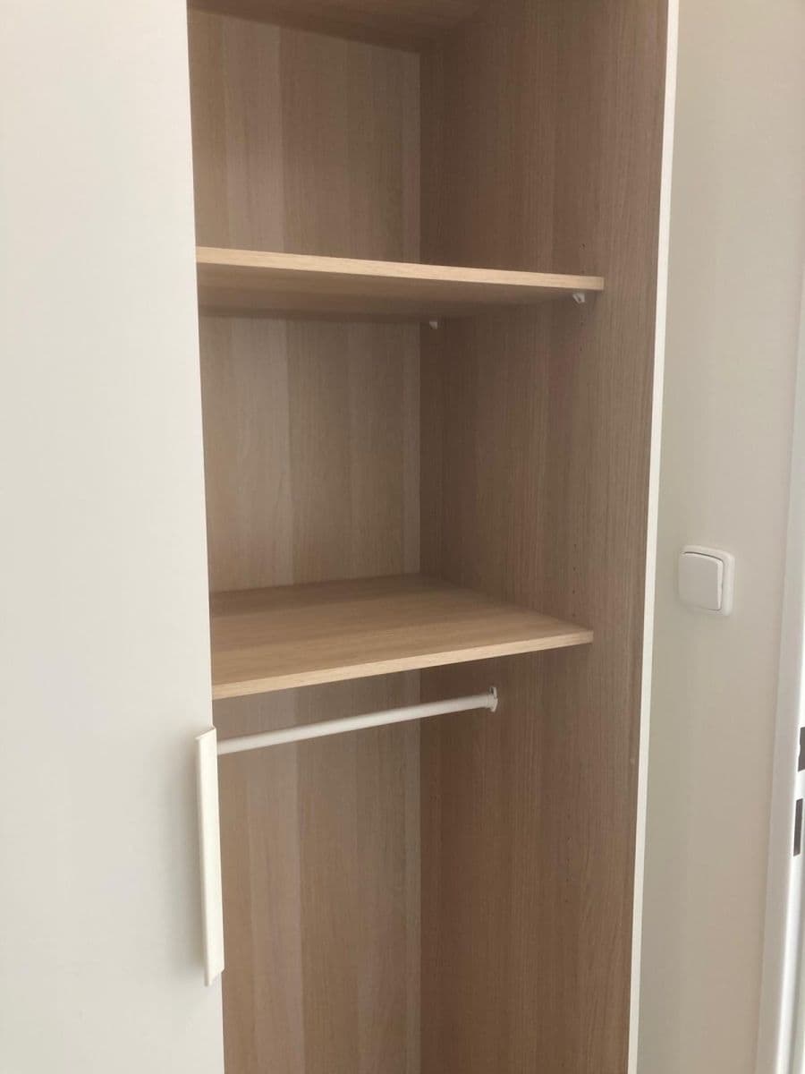 Pronájem bytu 1+kk 28 m², Oblouková, Děčín, Ústecký kraj Pronájem bytu 1+kk 28 m², Oblouková, Děčín, Ústecký kraj