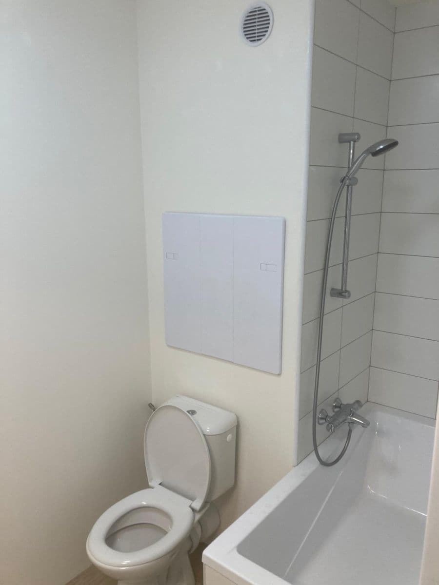 Pronájem bytu 1+kk 28 m², Oblouková, Děčín, Ústecký kraj Pronájem bytu 1+kk 28 m², Oblouková, Děčín, Ústecký kraj