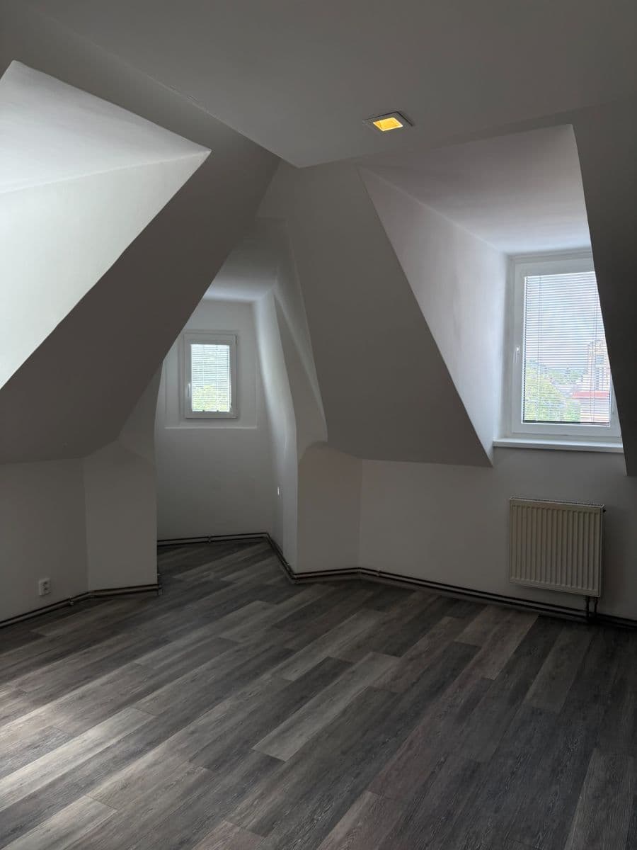 Pronájem bytu 2+1 60 m², Moskevská, Karlovy Vary, Karlovarský kraj Pronájem bytu 2+1 60 m², Moskevská, Karlovy Vary, Karlovarský kraj