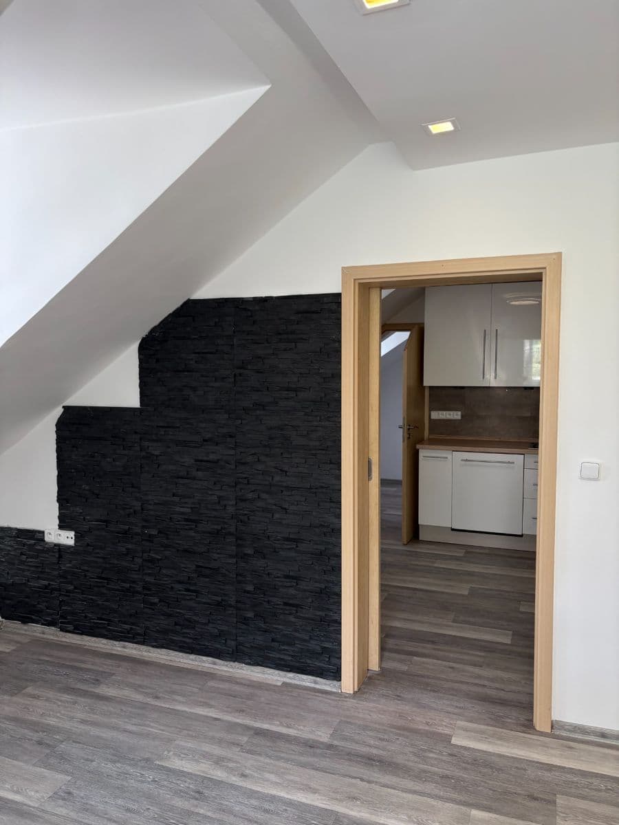 Pronájem bytu 2+1 60 m², Moskevská, Karlovy Vary, Karlovarský kraj Pronájem bytu 2+1 60 m², Moskevská, Karlovy Vary, Karlovarský kraj